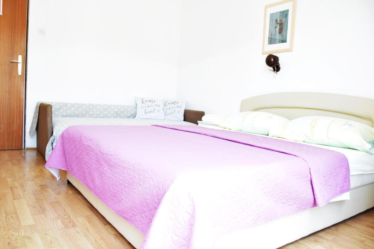 Guest House Tina Rab Town Exterior foto