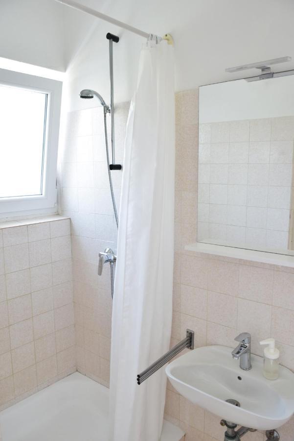 Guest House Tina Rab Town Exterior foto